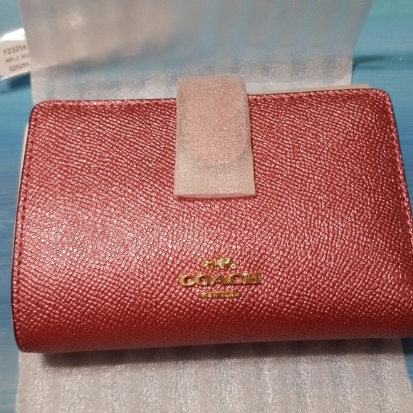 Coach Medium Corner Zip Wallet F23256 NWT - Picture 2 of 6